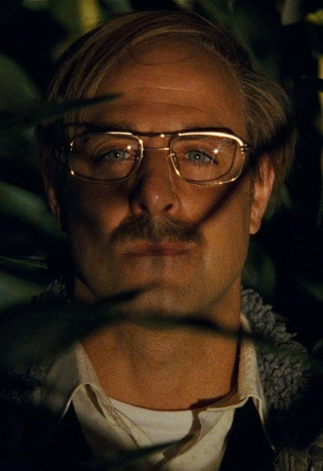 メガネをかけた男性一人の顔